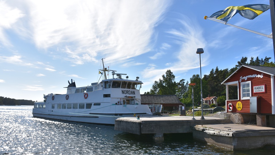 Skärgårdsbåten Nordan lägger till vid Ingmarsö